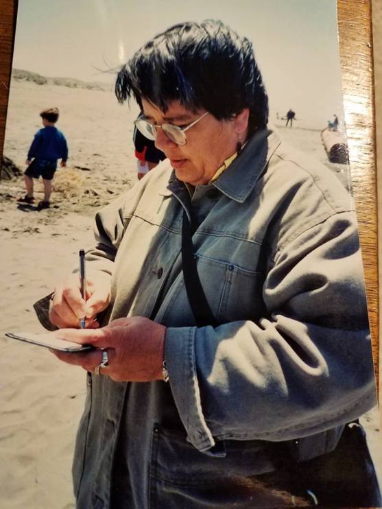 JEL cut her hair c.99 being a reporter Dora Abrahams pix